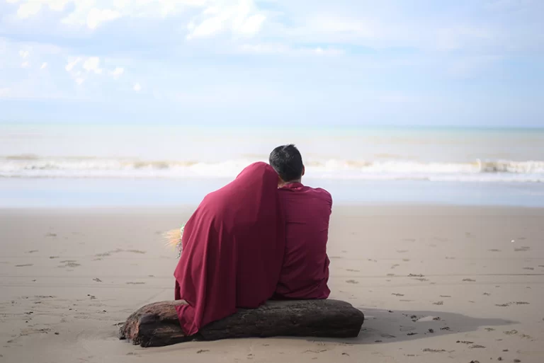 Pasangan di pantai